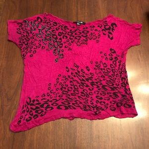 Pink shirt with leopard print